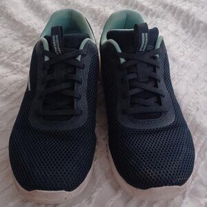 Skechers Women's Go Walk Air Colled Goga Mat Size 8 Barely Worn